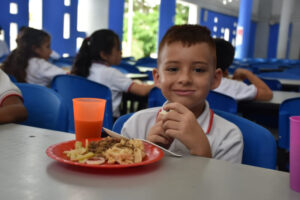 Lee más sobre el artículo Cerca de 10 mil nuevos estudiantes empezaron en marzo a recibir el PAE en Ibagué
