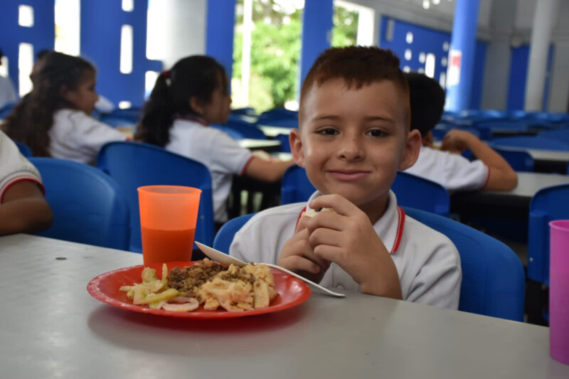 Lee más sobre el artículo Cerca de 10 mil nuevos estudiantes empezaron en marzo a recibir el PAE en Ibagué