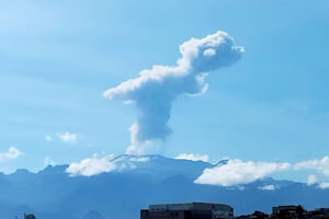 Lee más sobre el artículo Este fin de semana, el Volcán Nevado del Ruíz registró emisión de gases y ceniza