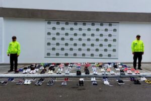 Lee más sobre el artículo Más de 100 pares de zapatillas de contrabando fueron incautadas en Ibagué