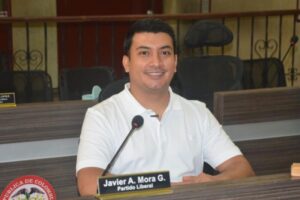 Lee más sobre el artículo “El FFIE es una institución que no funcionó, es un completo desastre”: Concejal Javier Mora