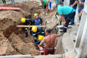 Lee más sobre el artículo Bomberos le salvaron la vida a un obrero en Ibagué