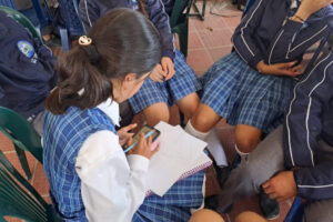 Lee más sobre el artículo Niños de Rovira fortalecen apropiación social con CreaCiencia