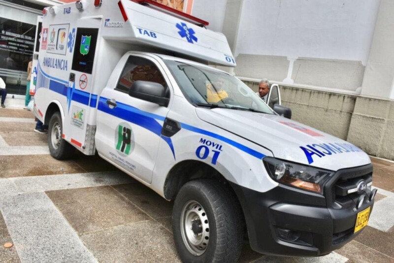 Lee más sobre el artículo Gobierno Departamental entregó ambulancia al Hospital Ismael Perdomo de Villahermosa