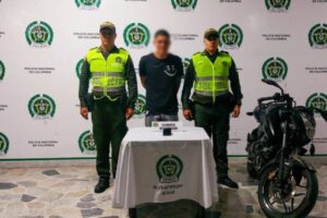 Lee más sobre el artículo Se estrelló contra un vehículo de policía cuando huía luego de robar un celular en Ibagué