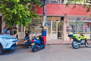 Lee más sobre el artículo Delincuentes robaron al interior de una joyería de El Espinal