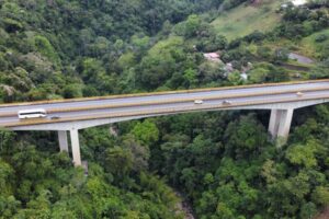 Lee más sobre el artículo ¡Tristeza! Dos personas acabaron con sus vidas en el puente de la variante de Ibagué