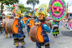 Lee más sobre el artículo Abrieron convocatoria para comparsas que deseen participar en el desfile del 2 de julio