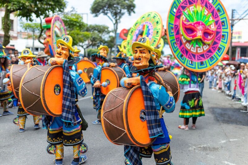 Lee más sobre el artículo Abrieron convocatoria para comparsas que deseen participar en el desfile del 2 de julio