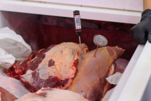 Lee más sobre el artículo Autoridades incautaron cerca de media tonelada de carne en una plaza de mercado de Ibagué