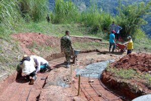 Lee más sobre el artículo ¡De resaltar! Soldados apoyan en la construcción de cintas huellas en zona rural del Líbano