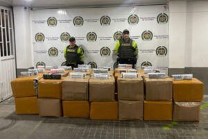 Lee más sobre el artículo Más de 200 mil tapabocas de contrabando fueron incautados en vía del Tolima