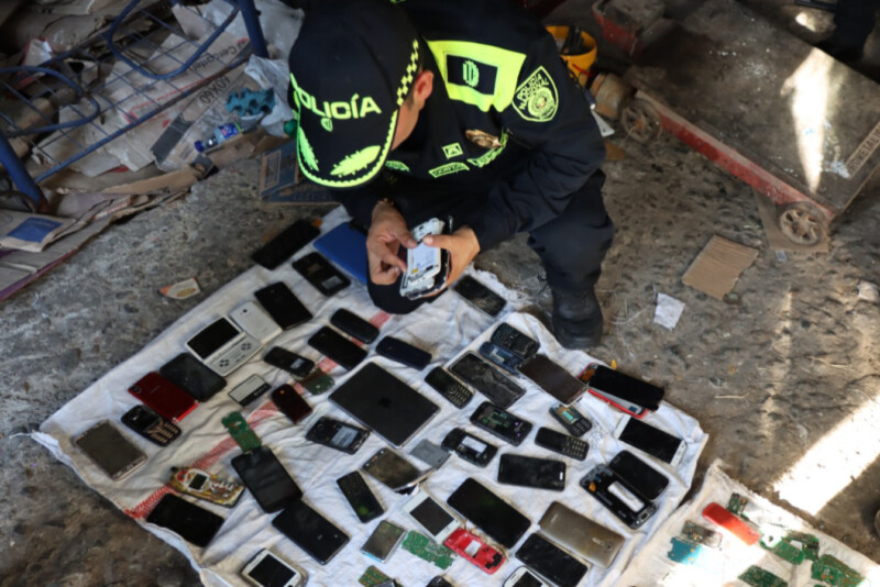 Lee más sobre el artículo 200 celulares de dudosa procedencia fueron hallados en chatarrerías de Ibagué