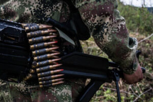 Lee más sobre el artículo Volvieron los combates entre disidencias de las FARC y tropas del Ejército en el sur del Tolima