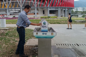 Lee más sobre el artículo IBAL puso en funcionamiento puntos de hidratación en el Parque Deportivo