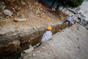Lee más sobre el artículo Después de 50 años se modernizan las redes de alcantarillado en barrios de la comuna 10 de Ibagué