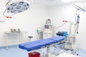 Lee más sobre el artículo Se pone en funcionamiento el servicio de quirófano en la Unidad de Salud de Ibagué