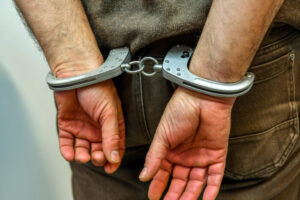 Lee más sobre el artículo Cárcel para abogado señalado de agredir y abusar a su pareja sentimental en Ibagué