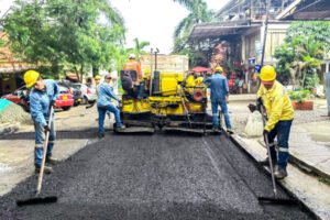 Lee más sobre el artículo Alcaldía de Ibagué tiene activos más de 20 frentes de pavimentación en toda la ciudad