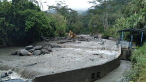 Lee más sobre el artículo Por fuertes lluvias se suspende la captación de la bocatoma Combeima