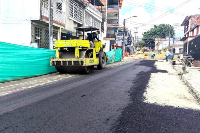 En este momento estás viendo Esta semana culminará la recuperación de la malla vial en el barrio La Floresta