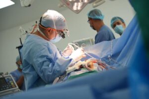 Lee más sobre el artículo Hospital Federico Lleras Acosta realizó con éxito la primera cirugía a corazón abierto