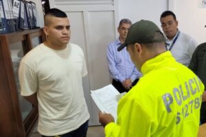 Lee más sobre el artículo Se entregó ‘Sebas’, uno de los hombres más buscados por el hurto a motocicletas en Ibagué&nbsp;