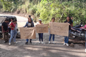 Lee más sobre el artículo Levantaron el bloqueo en la vía Ibagué – Rovira tras acuerdo de la Gobernación del Tolima