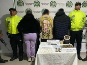 Lee más sobre el artículo Capturaron a ‘El Flaco’, ‘La Mona’ y ‘Pineda’ por traficar estupefacientes en el norte del Tolima