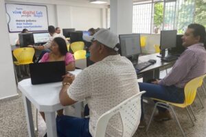 Lee más sobre el artículo Secretaría de las TIC de Ibagué capacita a líderes de la ciudad en informática básica