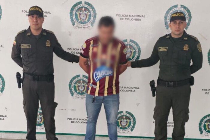 Lee más sobre el artículo Por romper el vidrio panorámico de un taxi, autoridades capturaron a un hombre en Ibagué