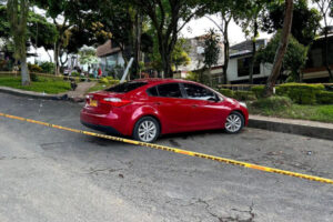 Lee más sobre el artículo Descubren cuerpo sin vida en un vehículo abandonado en la comuna Cinco de Ibagué