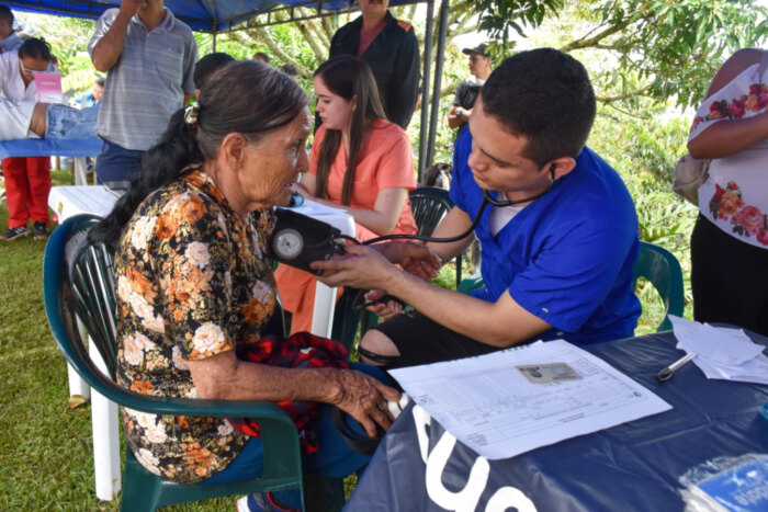 Lee más sobre el artículo Medicina especializada llegó hasta zona rural del municipio de Ataco, sur del Tolima