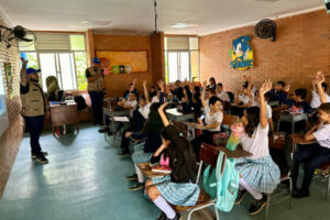 Lee más sobre el artículo Los ‘Caza Cochinos’ se toman los colegios de Ibagué para impulsar la cultura ciudadana