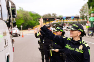 Lee más sobre el artículo Policía Metropolitana de Ibagué despidió a turistas que visitaron en Semana Santa la capital del Tolima