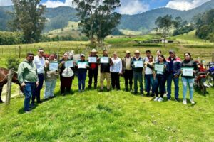 Lee más sobre el artículo Luego de 15 años de espera, familias campesinas de Anzoátegui recibieron el título de sus tierras
