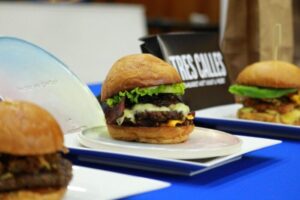 Lee más sobre el artículo ¡A comer hamburguesa! Estos son los restaurantes que participarán en el Burger Máster en Ibagué