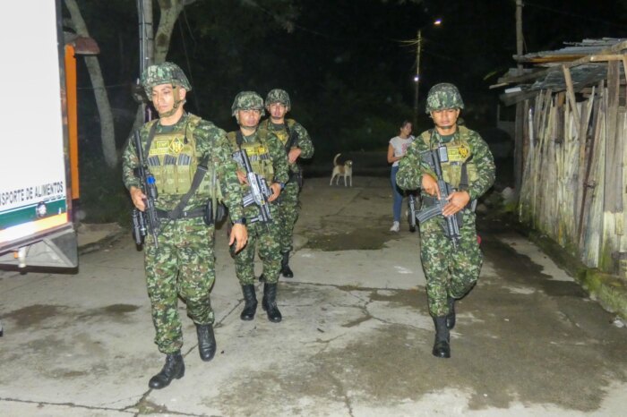 Lee más sobre el artículo Batallón de Fuerzas Especiales Urbanas del Ejército y Policía se toman los barrios de Ibagué