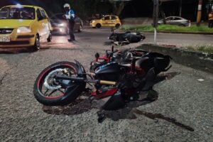 Lee más sobre el artículo Choque entre dos motocicletas cobró la vida de una mujer en Ibagué