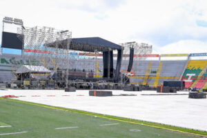 Lee más sobre el artículo Supervisan cuidado del gramado del estadio Manuel Murillo Toro por concierto del fin de semana