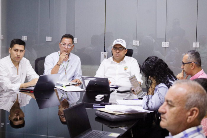 Lee más sobre el artículo Alcaldía y Cotrautol llegan a acuerdo para permisos de operación de busetas en Ibagué