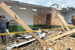 Lee más sobre el artículo ¡Qué peligro! Colapsó parte de la infraestructura de una institución educativa en Villahermosa 
