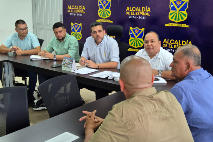 Lee más sobre el artículo Alcaldía de El Espinal y gremio de taxistas se unen para combatir el transporte ilegal