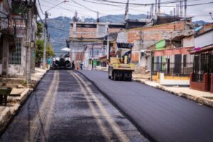 Lee más sobre el artículo El IBAL puso fin a los huecos e inundaciones en el barrio Restrepo con el ‘Combo 3×1’