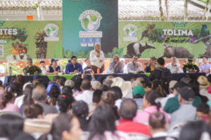 Lee más sobre el artículo Familias campesinas se alían con Cortolima para promover el cuidado del Cañón del Combeima