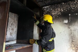 Lee más sobre el artículo Bomberos controlaron incendio estructural en el barrio Rincón de la Campiña de Ibagué 
