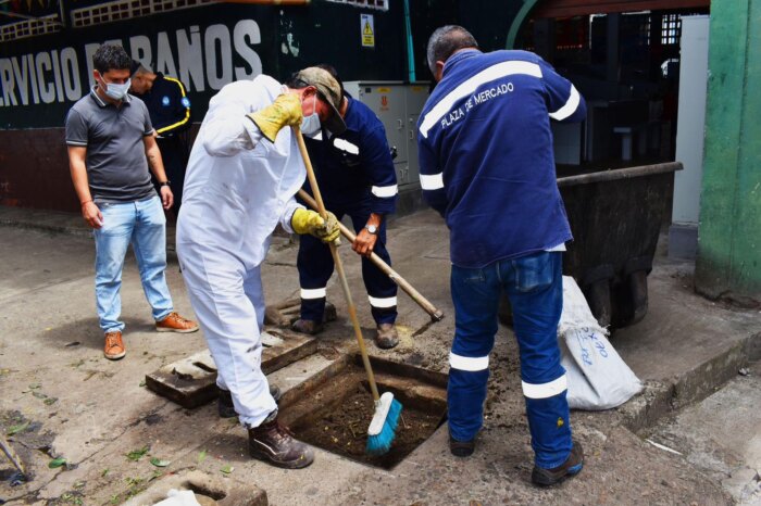 Lee más sobre el artículo IBAL e Infibagué iniciaron reparación y mantenimiento del alcantarillado en la Plaza de El Jardín 