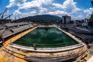 Lee más sobre el artículo Con un 75% de ejecución, avanzan las obras de las piscinas de la calle 42 en Ibagué