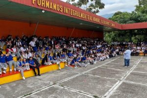 Lee más sobre el artículo Más de 11.000 estudiantes han sido sensibilizados en el uso responsable de las redes sociales en Ibagué