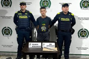 Lee más sobre el artículo Un joven fue capturado por agredir con arma cortopunzante a su expareja sentimental en Ibagué